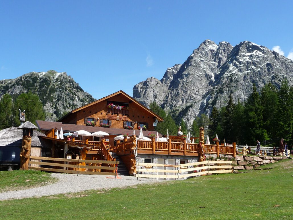 Alm mit Hütte