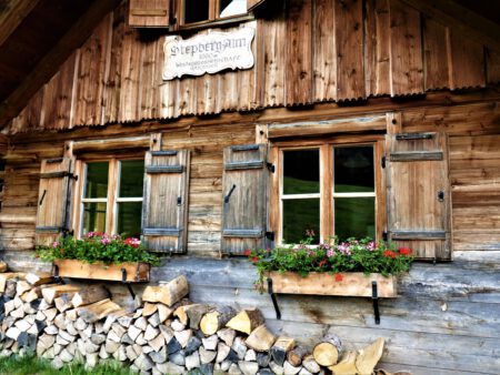 Almh&uuml;tte